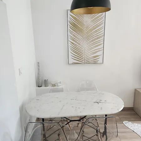 Agreable Renove Situe Dans Les Hauteurs De Appartement *