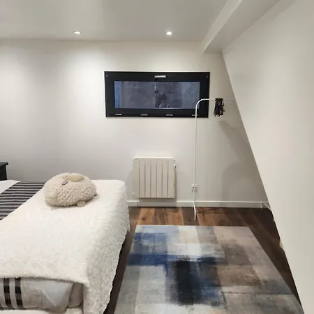 Agreable Renove Situe Dans Les Hauteurs De Appartement *