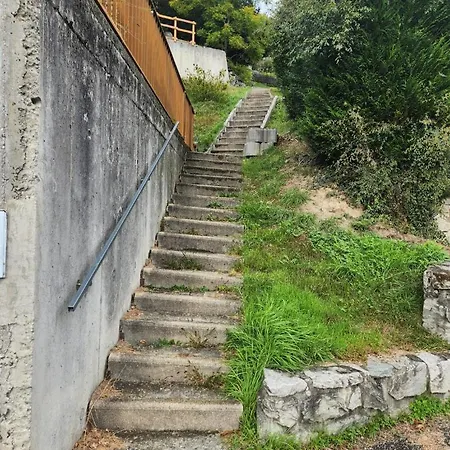 Appartement Agreable Renove Situe Dans Les Hauteurs De *