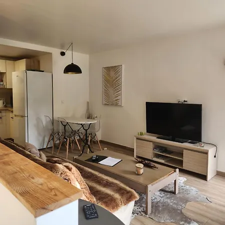 Agreable Renove Situe Dans Les Hauteurs De